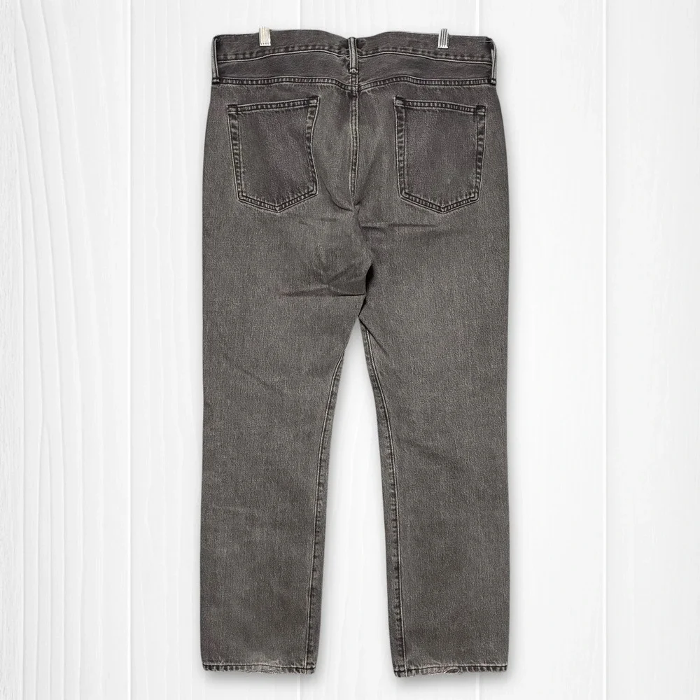 J Crew 770 Gray Wash Straight Taper‎ Jeans Men's 35x32 Distressed